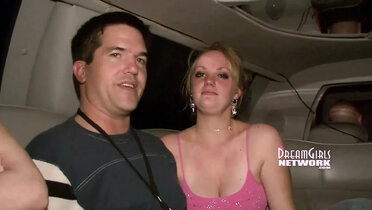 Amateur teens get naked and eat pussy in limo during spring break