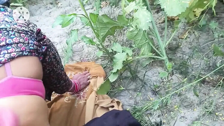 Hot Desi Village Bhabhi Gets Fucked Hard by Devar Outside