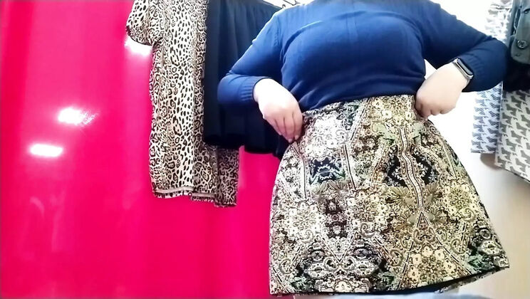 Big Ass Mature Milf Tries On Skirts At The Mall