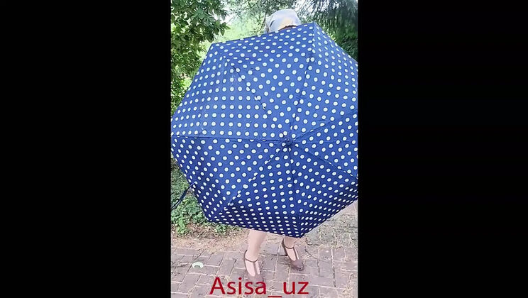 Muslim MILF Sucks Cock in Park, Pulls Panties Down and Pisses, Shows Her Pussy