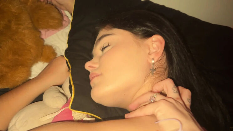LuchCrush screams with joy during intense morning scissoring session - close-up orgasm