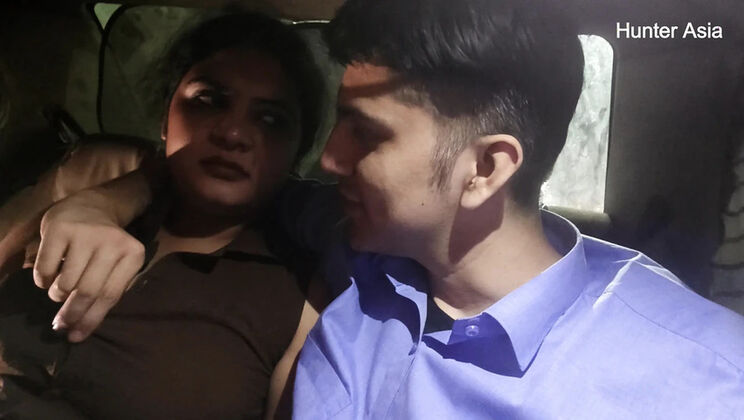 Shocked Indian Aunty Gets a Car Lift Turned Into a Hot Desi Sex Deal