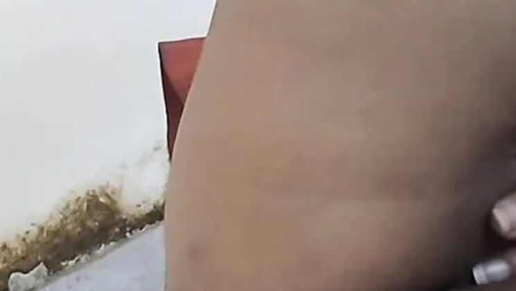 Rupss Fingers Her Wet Indian Pussy in the Afternoon – Closeup HD