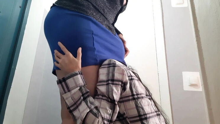 I Paid the Delivery Guy with Pussy Eating and Dirty Talk – Real Orgasm