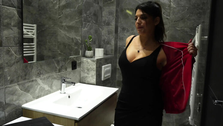 Brunette MILF Gets Fucked Hard by Her Real Estate Agent