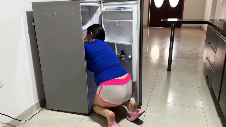 Rich Stepsister Stuck in Fridge, I See Her Huge Ass and Get So Horny I Cum on Her Belly