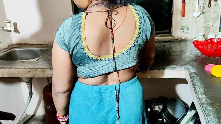 Padosi ne akele pakar ke chod diya - Indian amateur hardcore with big cock cumshot