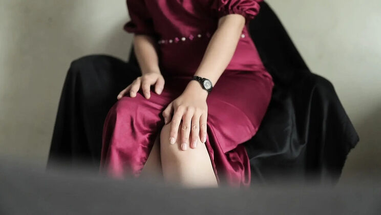 Indonesian Bride Masturbates Before Friend's Wedding Until Pussy Is Muddy