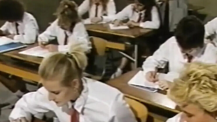 Frühreife Braten Auf Abwege (1989) – Big Tits Vintage German MILF Porn