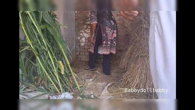 Old Man Convinces Desi Maid to Have Sex in Hindi HD Video