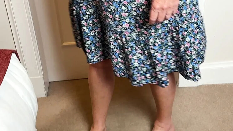 Mrs Mature Big Tits Feet Strip in Everyday Clothes #500