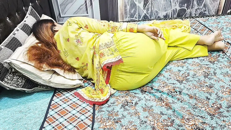 Meet My Best Friend's Wife - Clear Pakistani Urdu Audio, Big Ass Desi Housewife Handjob