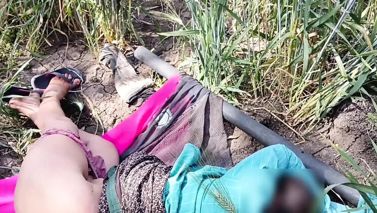 Hot Desi Girl Sadi Fingered Outdoor in Village – Big Natural Tits Close Up